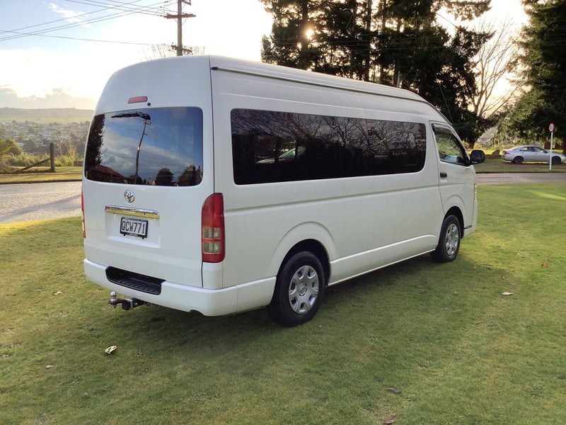 2019 Toyota Hiace 2.8L TD 5 Chair image 5