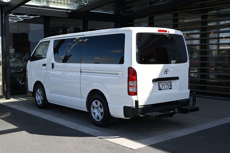 2019 Toyota Hiace ZL 3.0 Turbo Diesel RWD Van image 2