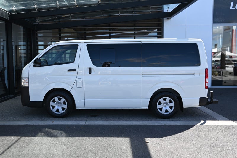 2019 Toyota Hiace ZL 3.0 Turbo Diesel RWD Van image 3