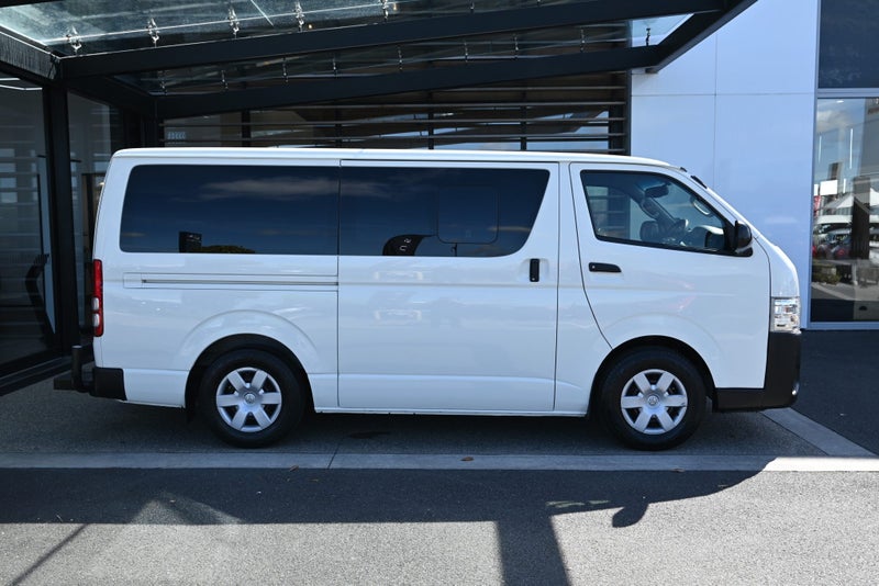 2019 Toyota Hiace ZL 3.0 Turbo Diesel RWD Van image 5