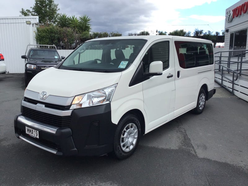 2019 Toyota Hiace ZR 10 Seater Minbus image 3
