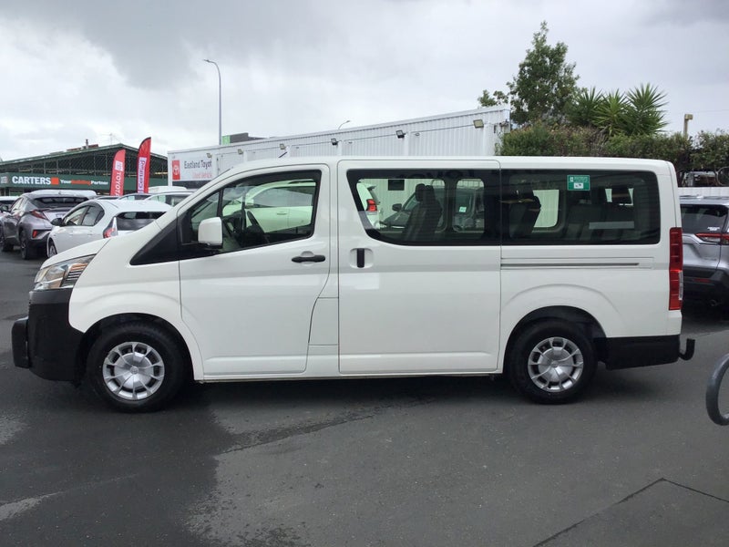 2019 Toyota Hiace ZR 10 Seater Minbus image 5