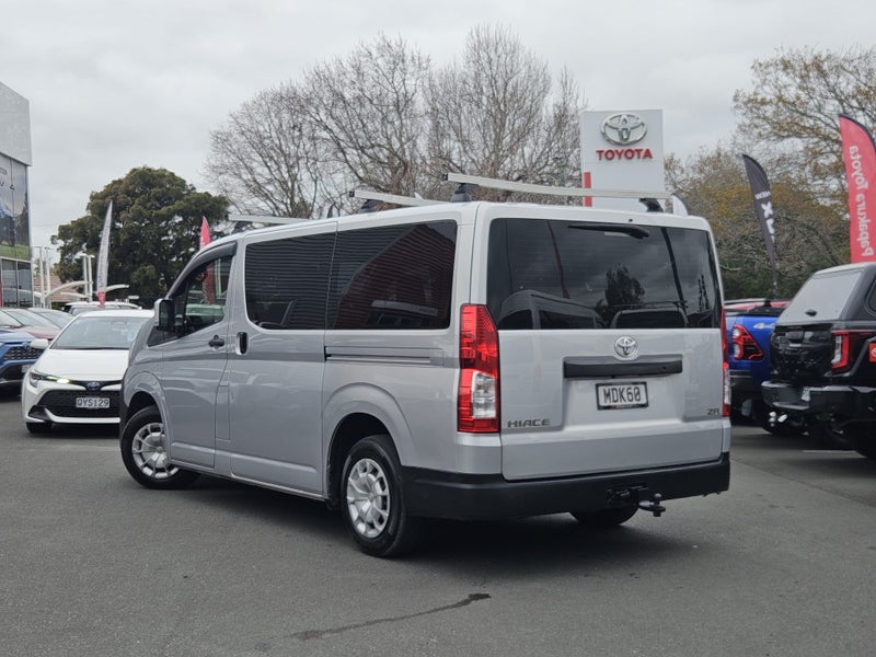 2019 Toyota Hiace ZR 2.8DT 6MT image 3