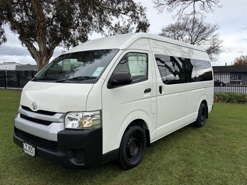 2019 Toyota Hiace ZX RWD 3.0TD Automatic Van image 3
