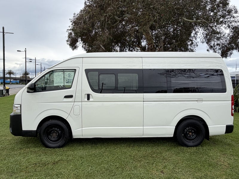 2019 Toyota Hiace ZX RWD 3.0TD Automatic Van image 4