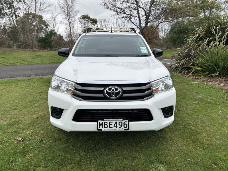2019 Toyota Hilux 2WD S 2.8DT Extra Cab Manual... image 2