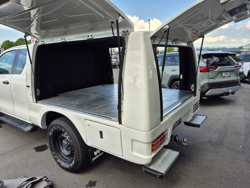 2019 Toyota Hilux Service Body 4x4 Xtra/Cab image 3
