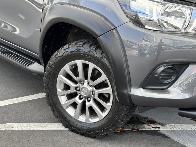 2019 Toyota Hilux SR 2.8 DIESEL WORKHORSE image 5