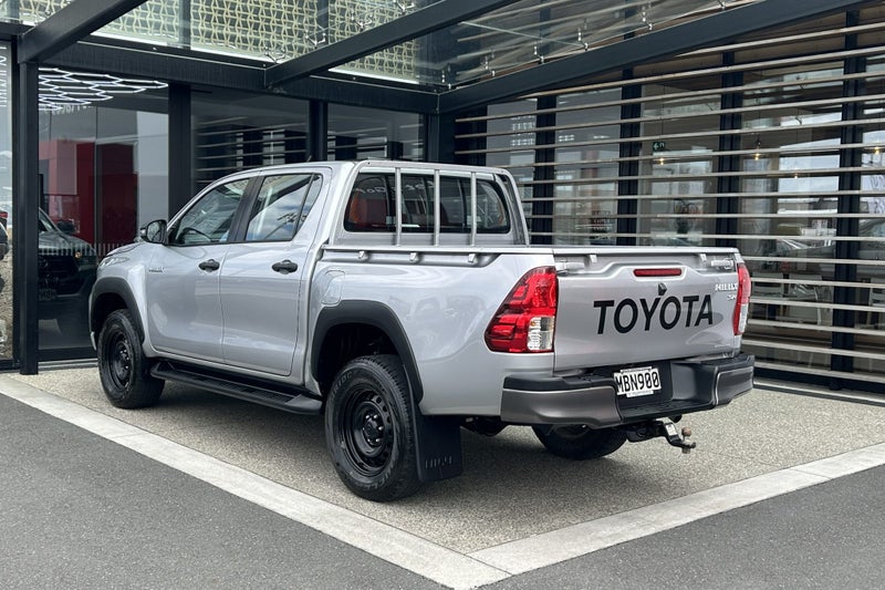 2019 Toyota Hilux SR 2.8 Turbo Diesel RWD Utility image 2