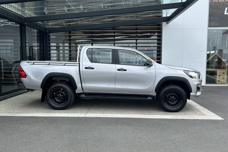 2019 Toyota Hilux SR 2.8 Turbo Diesel RWD Utility image 5