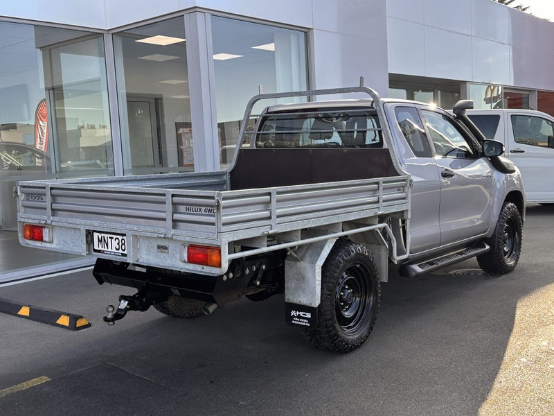 2019 Toyota Hilux SR 2.8DT 4WD 6M image 3