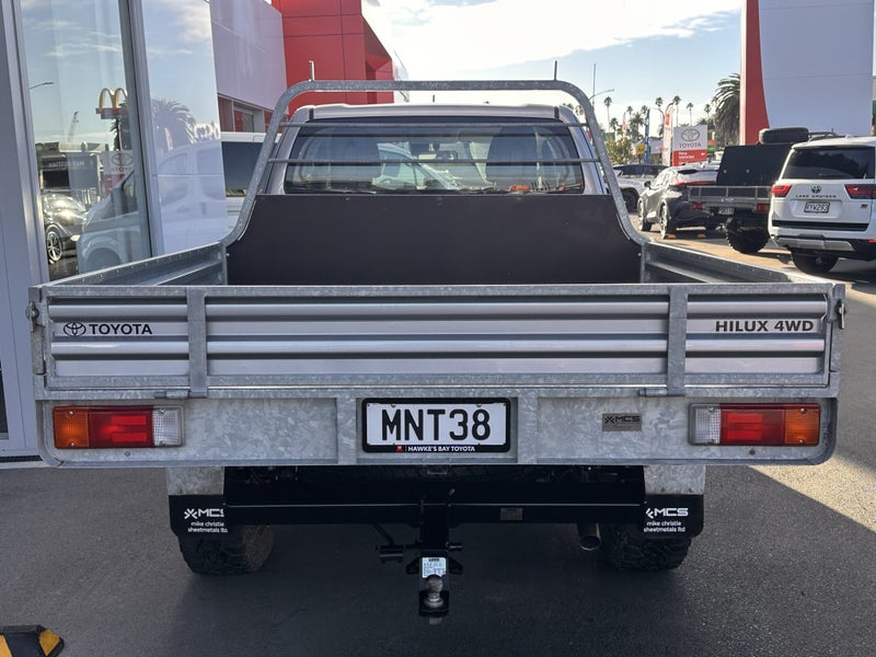 2019 Toyota Hilux SR 2.8DT 4WD 6M image 4
