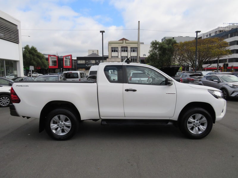 2019 Toyota Hilux SR 2.8DT 6AT 2WD image 3