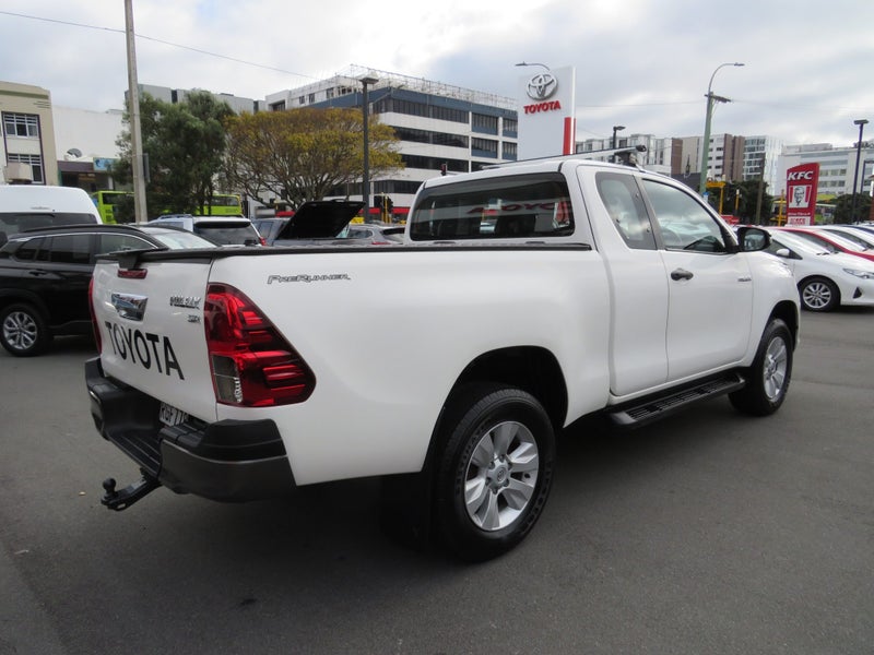 2019 Toyota Hilux SR 2.8DT 6AT 2WD image 4