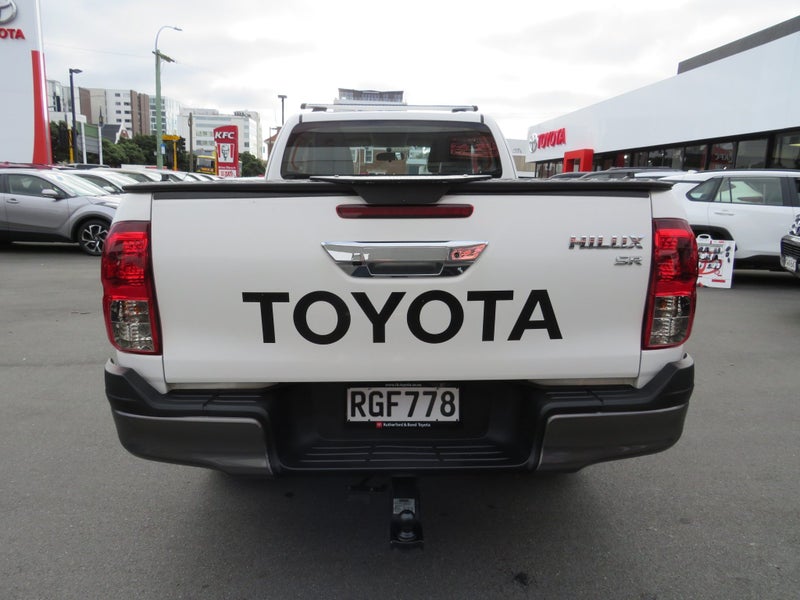 2019 Toyota Hilux SR 2.8DT 6AT 2WD image 5