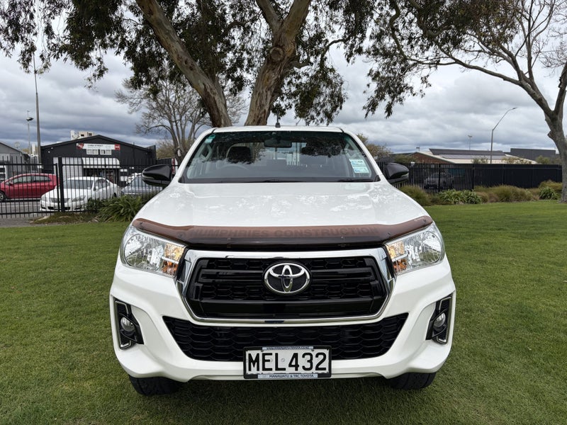 2019 Toyota Hilux SR 2.8DT Manual 2WD Double Cab image 2