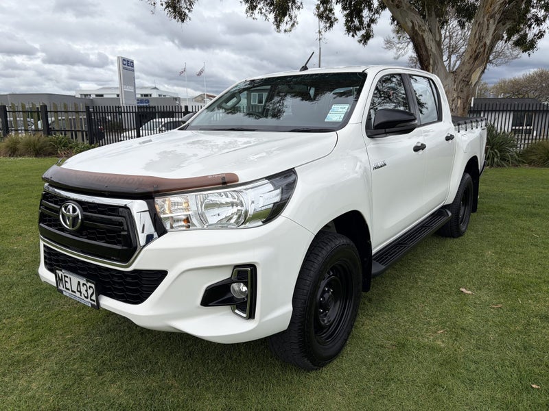 2019 Toyota Hilux SR 2.8DT Manual 2WD Double Cab image 3