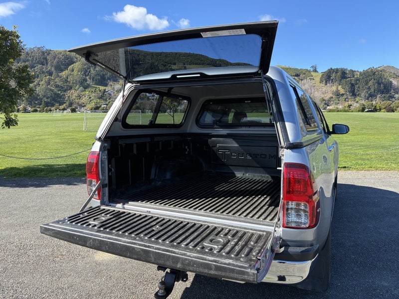 2019 Toyota Hilux SR5 2.8DT 6AT 4WD image 3
