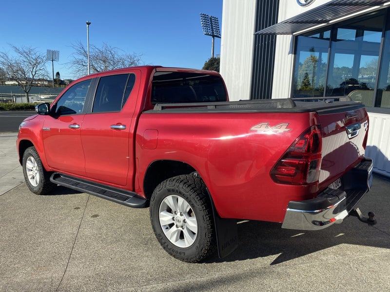 2019 Toyota Hilux SR5 2.8DT 6AT 4WD Double Cab... image 3