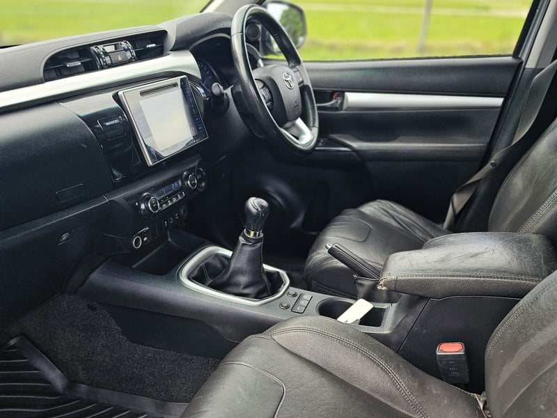 2019 Toyota Hilux SR5 2.8DT 6MT 4WD DCW/4D/5S image 4