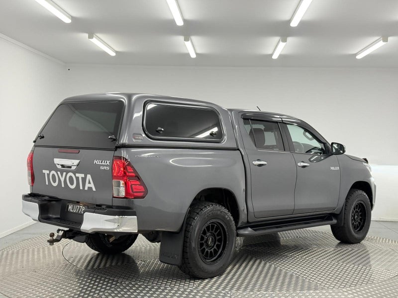 2019 Toyota Hilux SR5 image 3