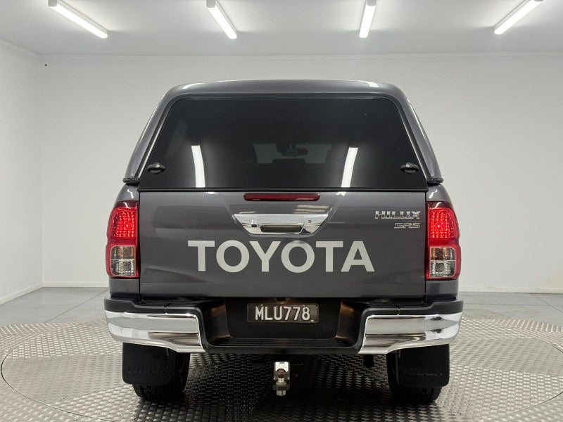 2019 Toyota Hilux SR5 image 4