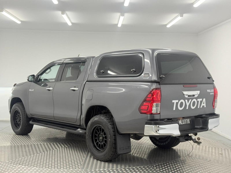 2019 Toyota Hilux SR5 image 5