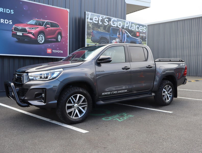 2019 Toyota Hilux SR5 CRUISER 2.8DT 6AT 4WD DCW... image 4