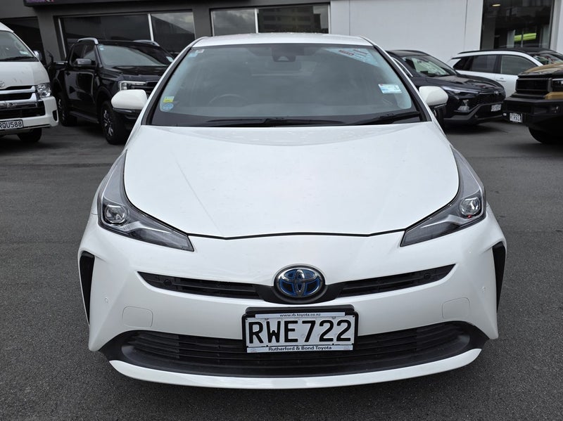 2019 Toyota Prius image 2