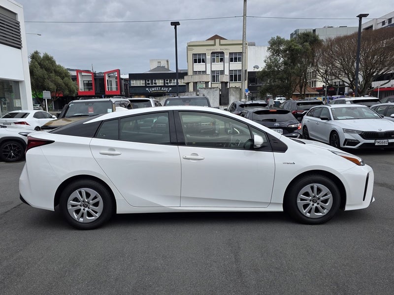 2019 Toyota Prius image 3