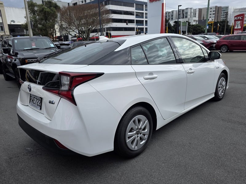 2019 Toyota Prius image 4