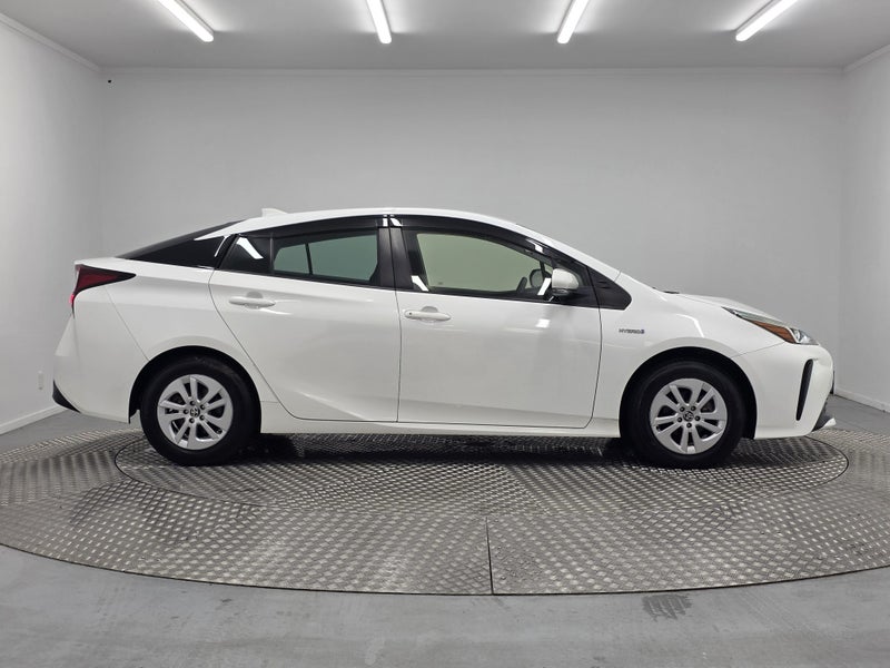 2019 Toyota Prius 1.8 Hybrid E image 2