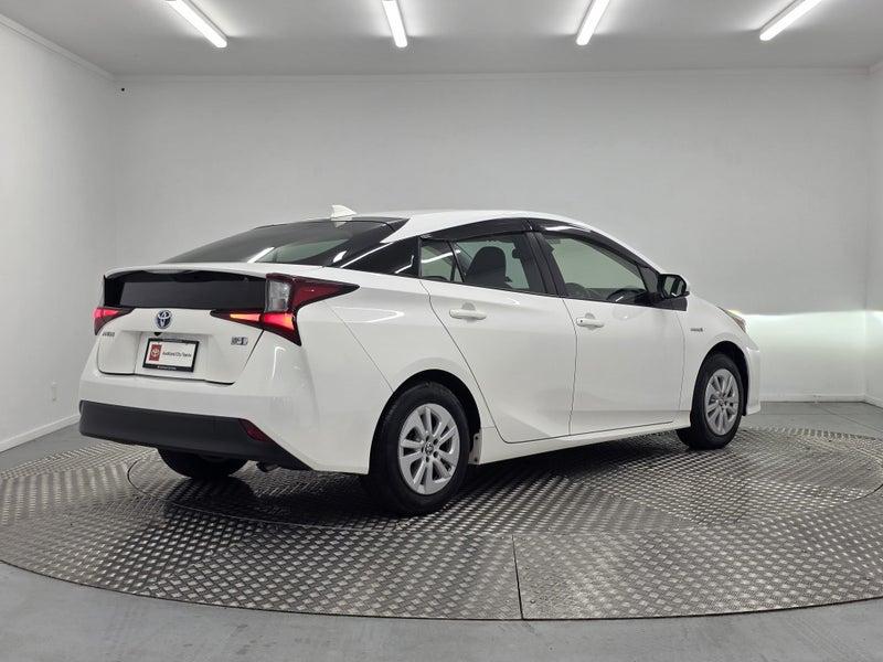 2019 Toyota Prius 1.8 Hybrid E image 3