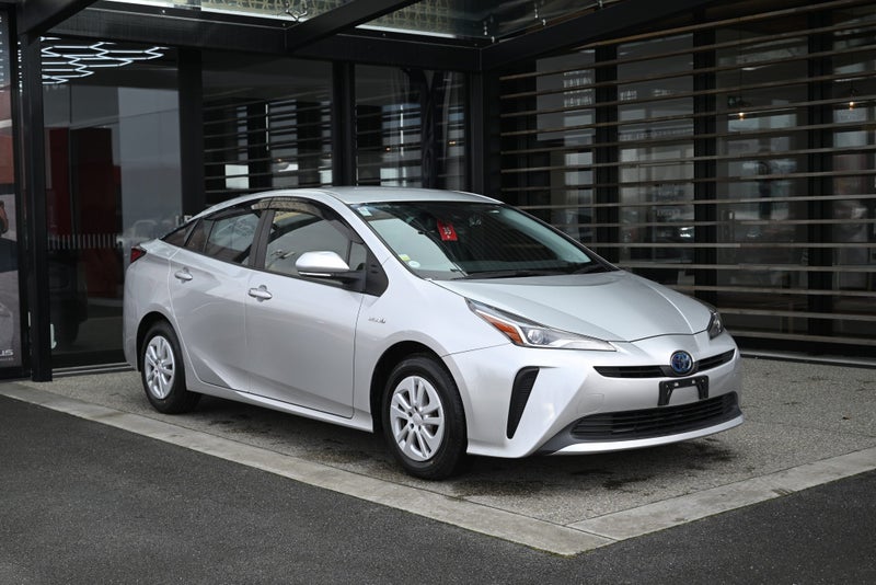 2019 Toyota Prius 1.8 Hybrid E 2WD Hatchback image 1