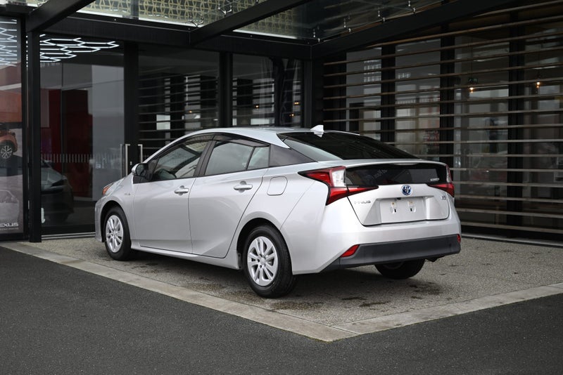 2019 Toyota Prius 1.8 Hybrid E 2WD Hatchback image 3