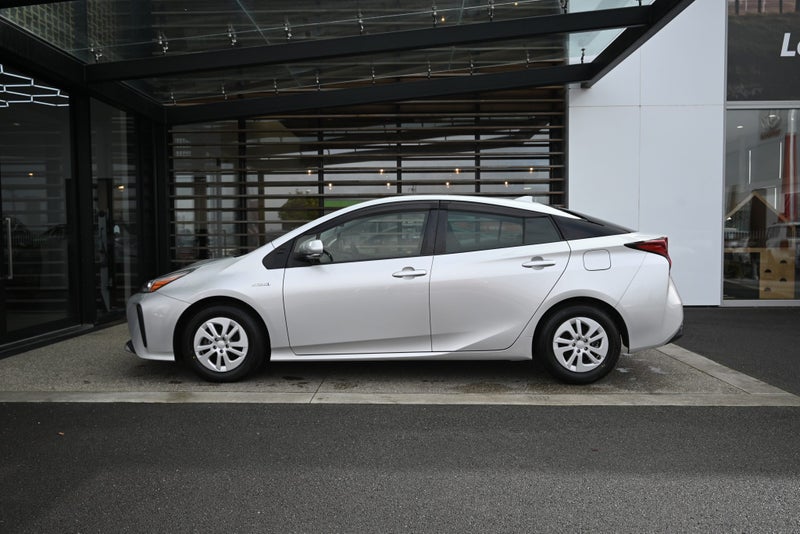2019 Toyota Prius 1.8 Hybrid E 2WD Hatchback image 4