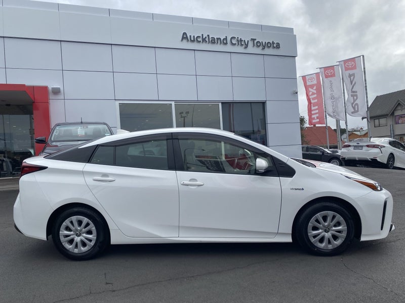2019 Toyota Prius 1.8 Hybrid E 5 Dr Hatch CVT 2... image 2