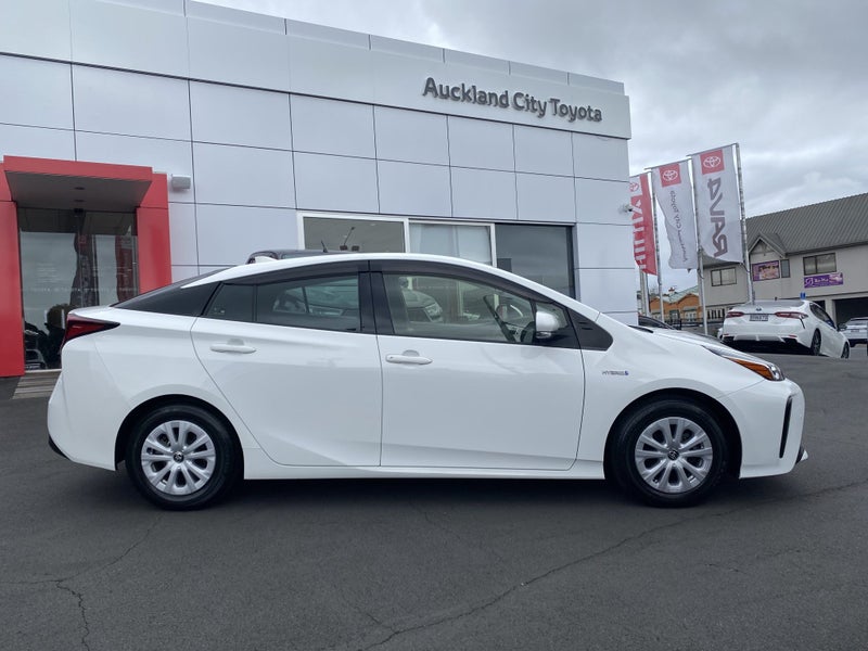2019 Toyota Prius 1.8 Hybrid S 5 Dr Hatch CVT 2... image 2
