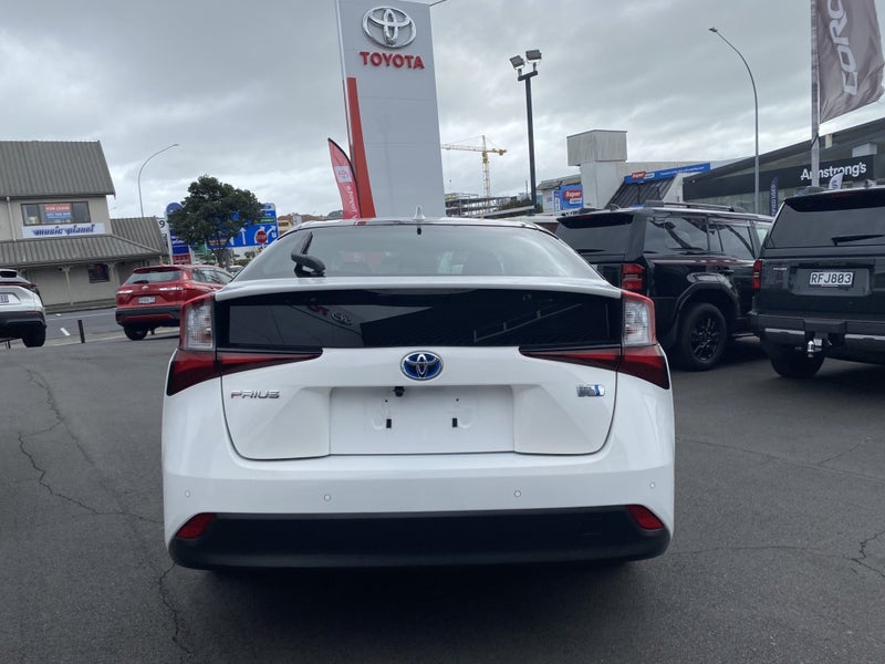 2019 Toyota Prius 1.8 Hybrid S 5 Dr Hatch CVT 2... image 5
