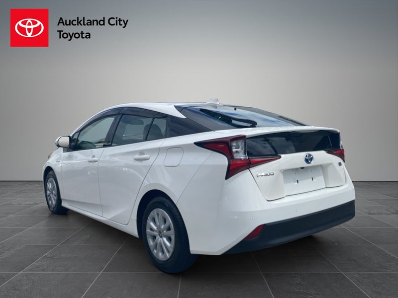 2019 Toyota Prius 1.8 Hybrid S 5 Dr Hatch CVT 2WD image 5
