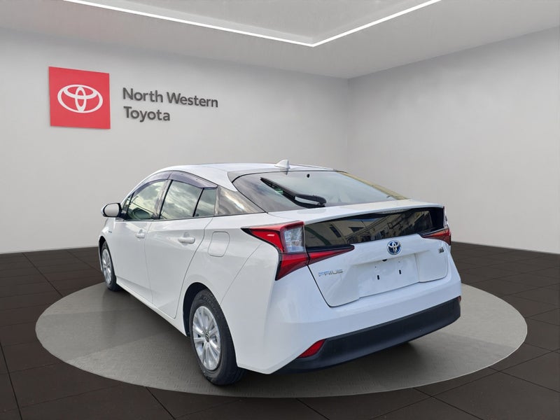 2019 Toyota Prius 1.8L Hybrid S 2WD Hatchback image 5