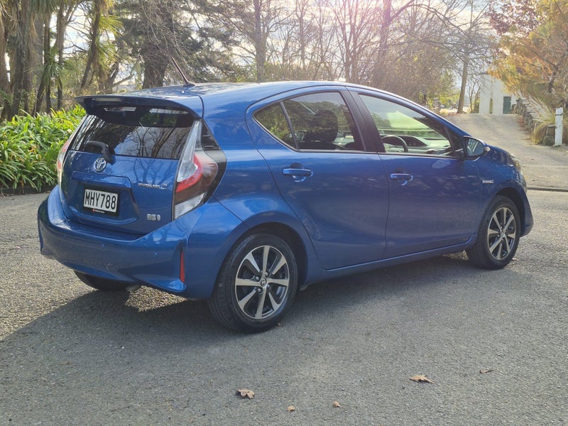 2019 Toyota Prius C c SX 1.5P HV ECVT FWD (AHXE... image 3