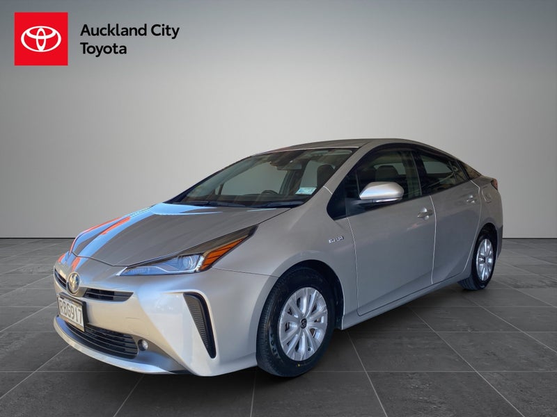 2019 Toyota Prius Hybrid image 3