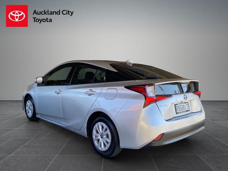 2019 Toyota Prius Hybrid image 5