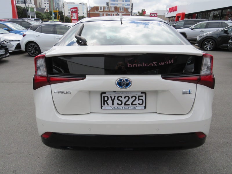 2019 Toyota Prius S Touring 1.8 Hybrid 5 Dr Hat... image 5