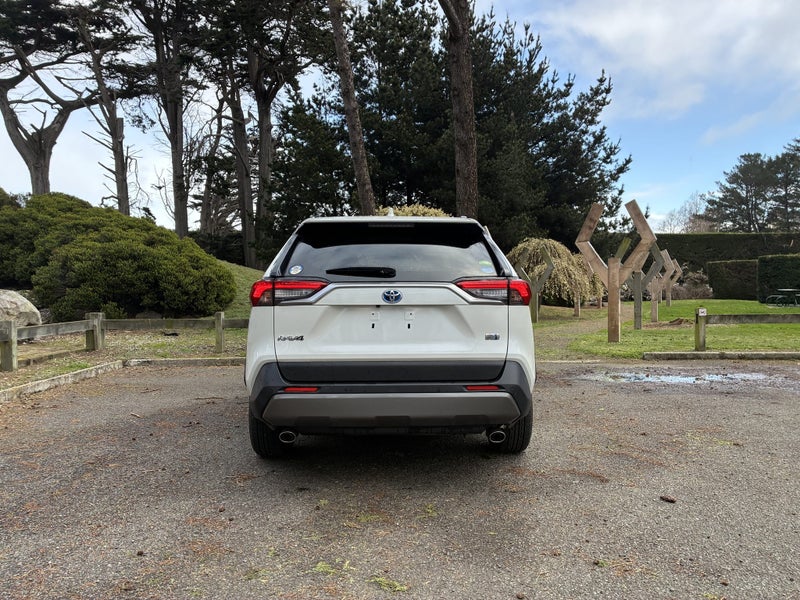 2019 Toyota RAV4 G Hybrid All-Wheel Drive image 4