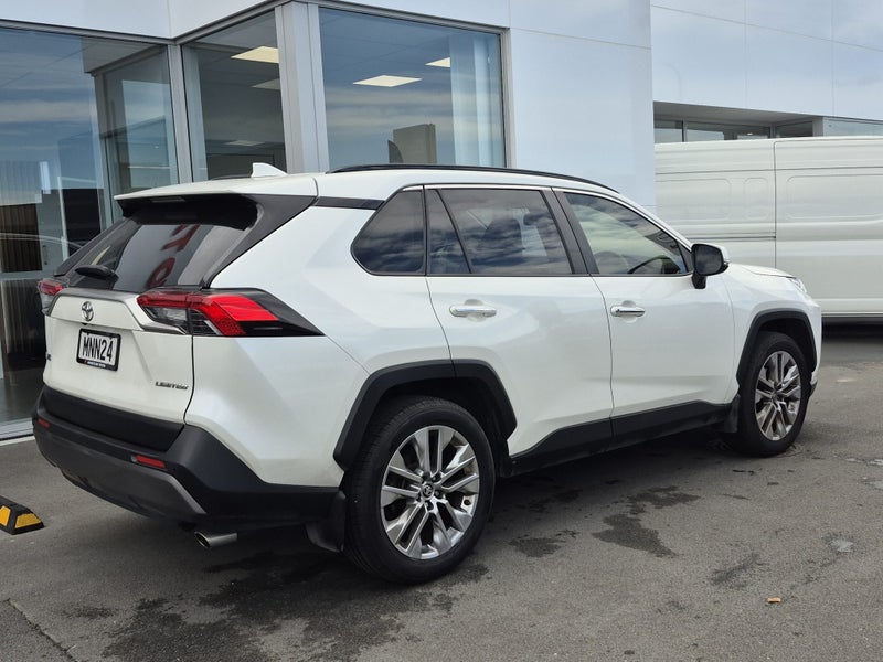 2019 Toyota RAV4 Limited 2.0P Auto image 3