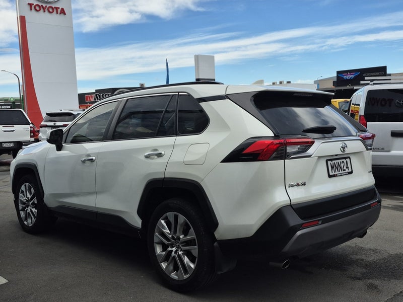 2019 Toyota RAV4 Limited 2.0P Auto image 5