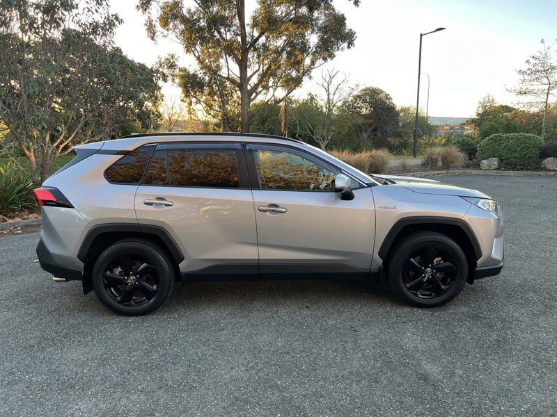 2019 Toyota RAV4 Limited 2.5P HV image 3