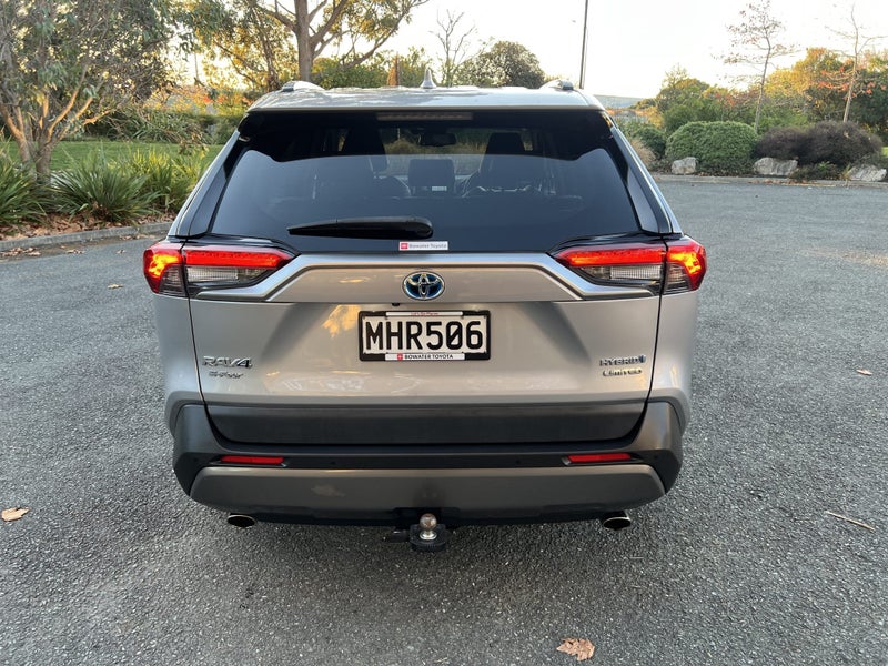 2019 Toyota RAV4 Limited 2.5P HV image 4